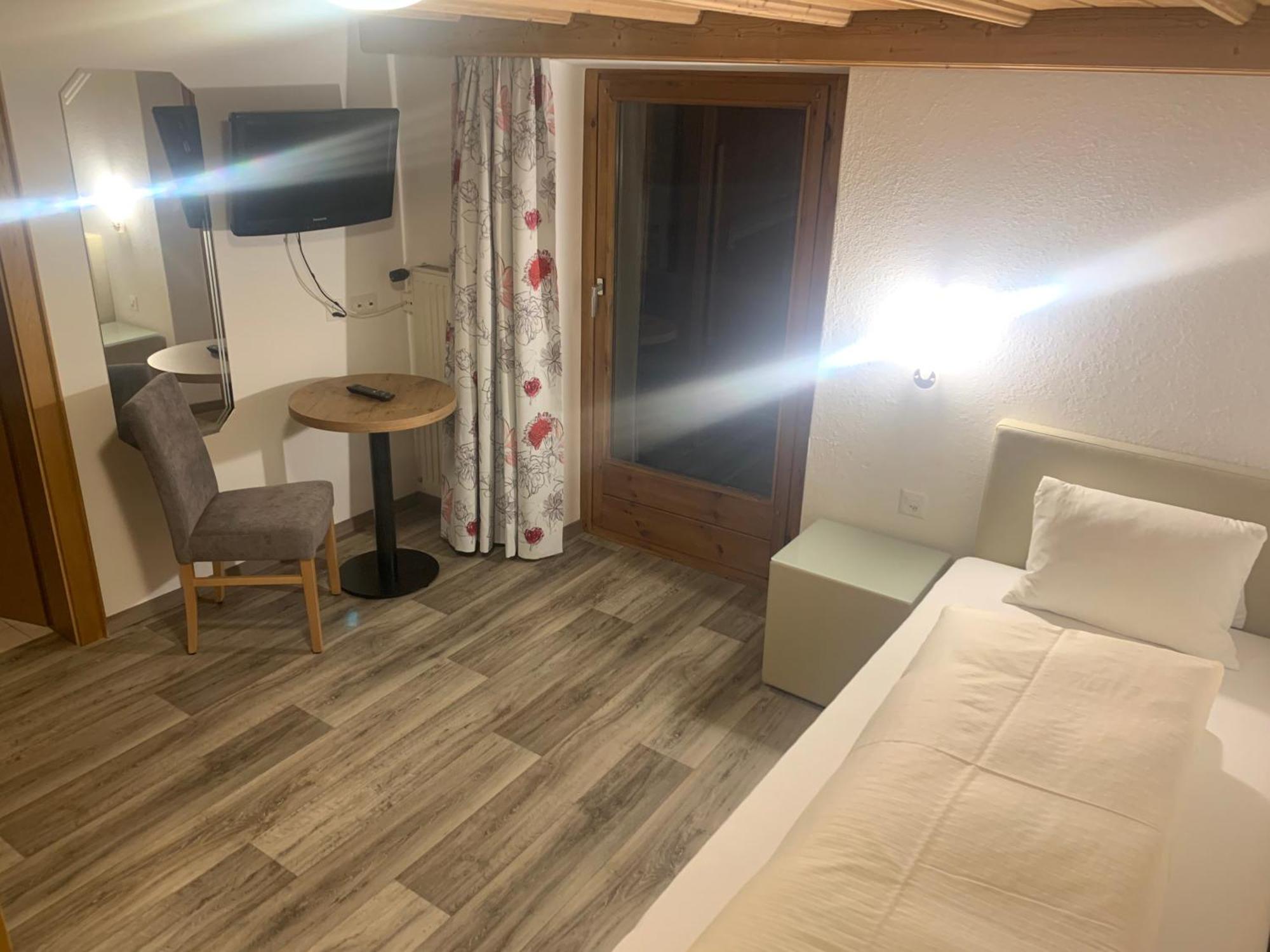 זאמנאון Hotel Edi מראה חיצוני תמונה
