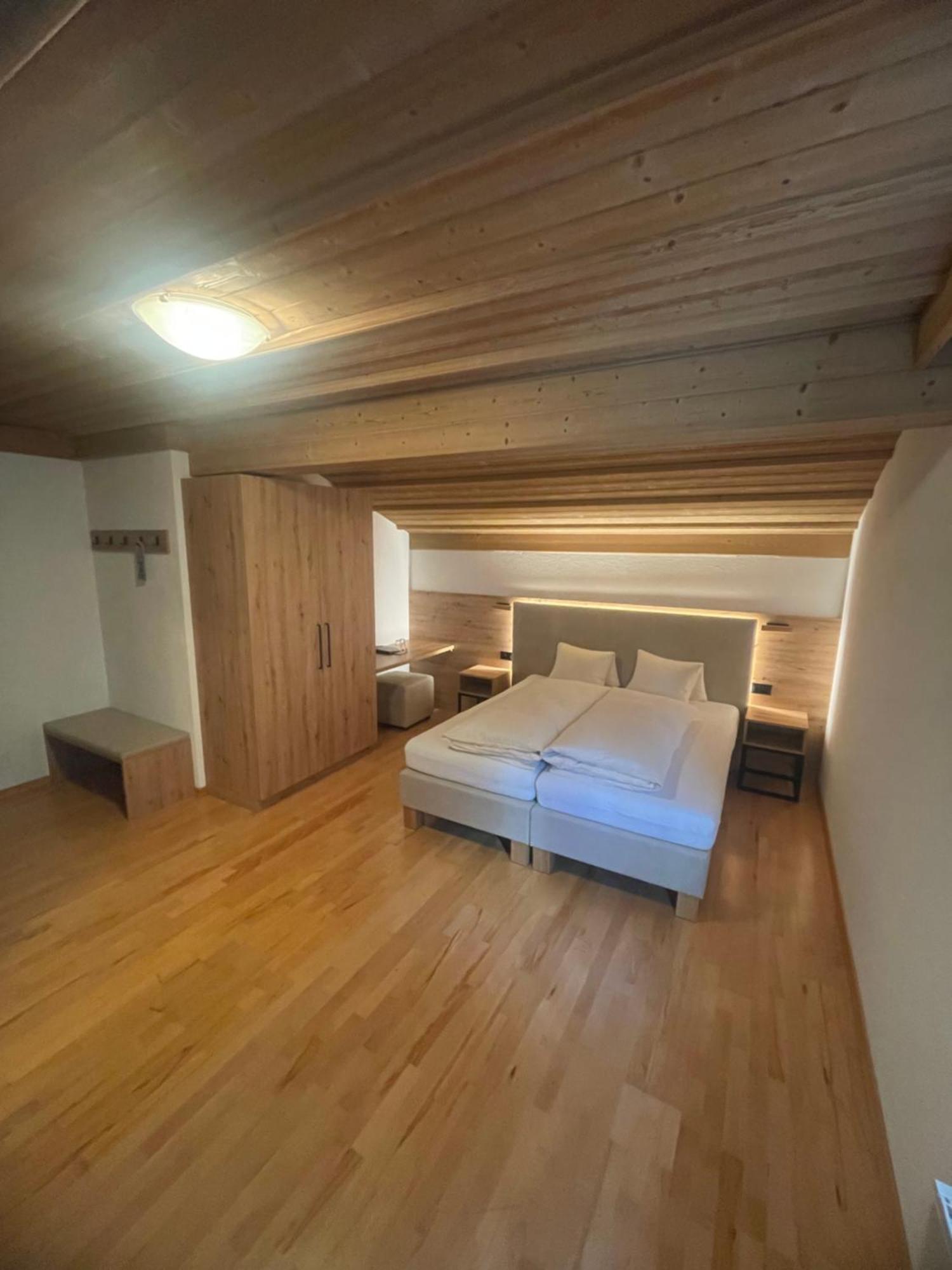 זאמנאון Hotel Edi מראה חיצוני תמונה