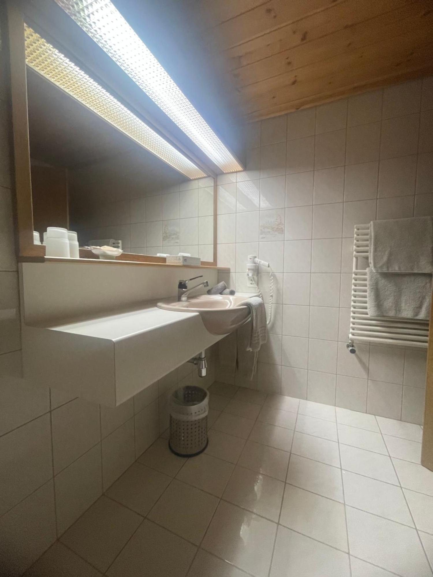 זאמנאון Hotel Edi מראה חיצוני תמונה